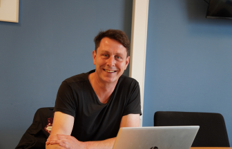 Van hulpverlener naar woonbegeleider: ontdek wat je nodig hebt
