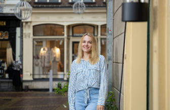 Wat verdien je als logistiek administratief medewerker in 2026? Salaris, toeslagen en doorgroeimogelijkheden